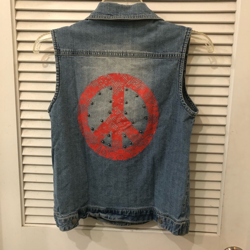 DISNEY Peace Sign Studs & Sparkles Sleeveless Jean Jacket Vest. 2 Front Pockets.